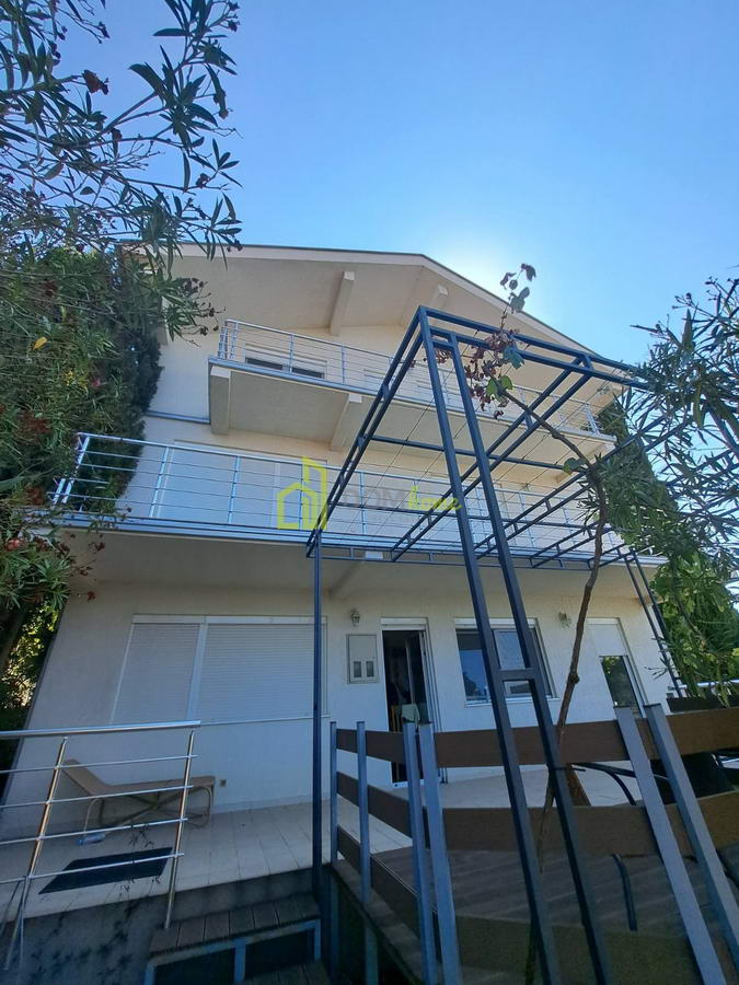 Kuća 263m2, Pečurice