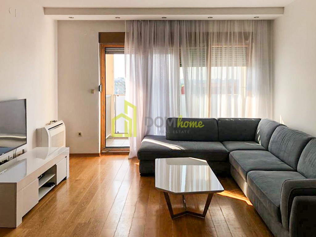 Trosoban stan 101m², Momišići - Izdavanje, Namješten, Klimatizovan, Parking mjesto