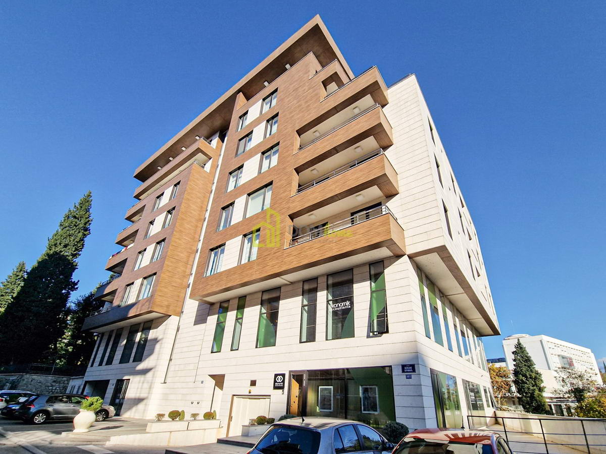 Trosoban stan 120m2, Centar