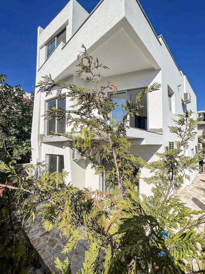 Kuća-Vila 200m2, Utjeha