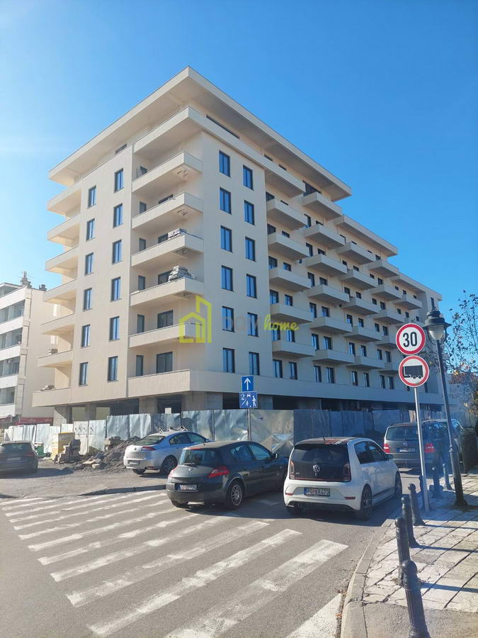 Dvosoban stan 87m2, Centar