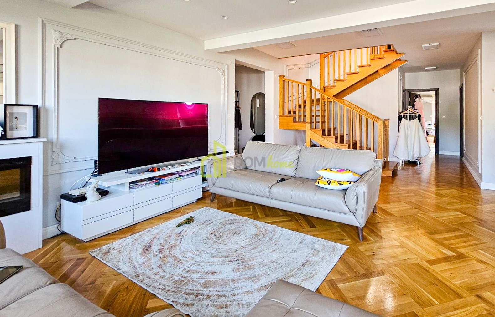 Четырехкомнатная квартира-дуплекс 209м2, Везиров мост