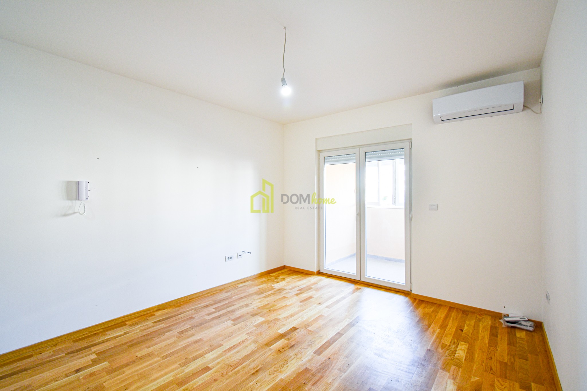 Garsonjera 28m2, Tuški put