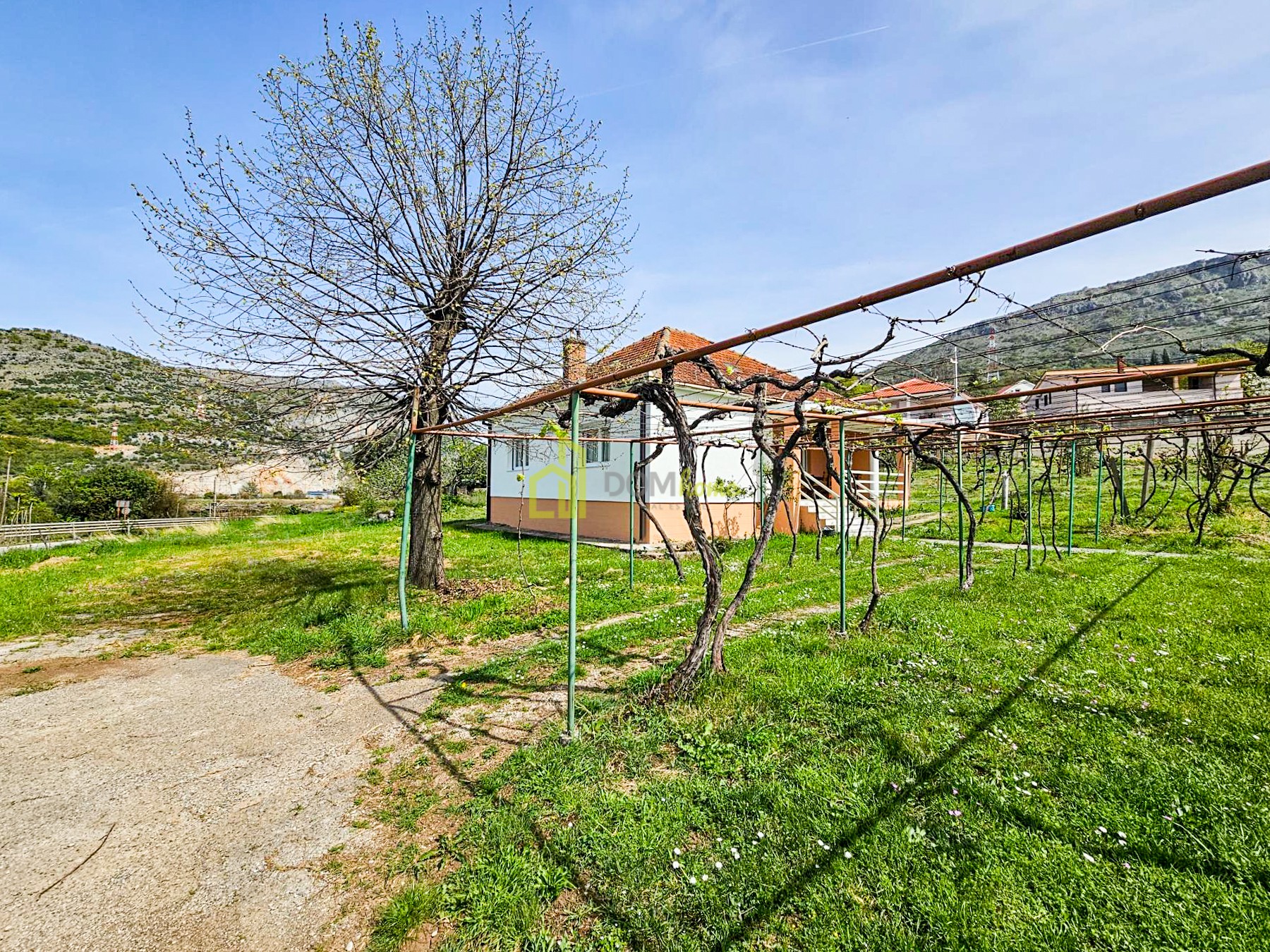 Kuća 100m2, Zlatica