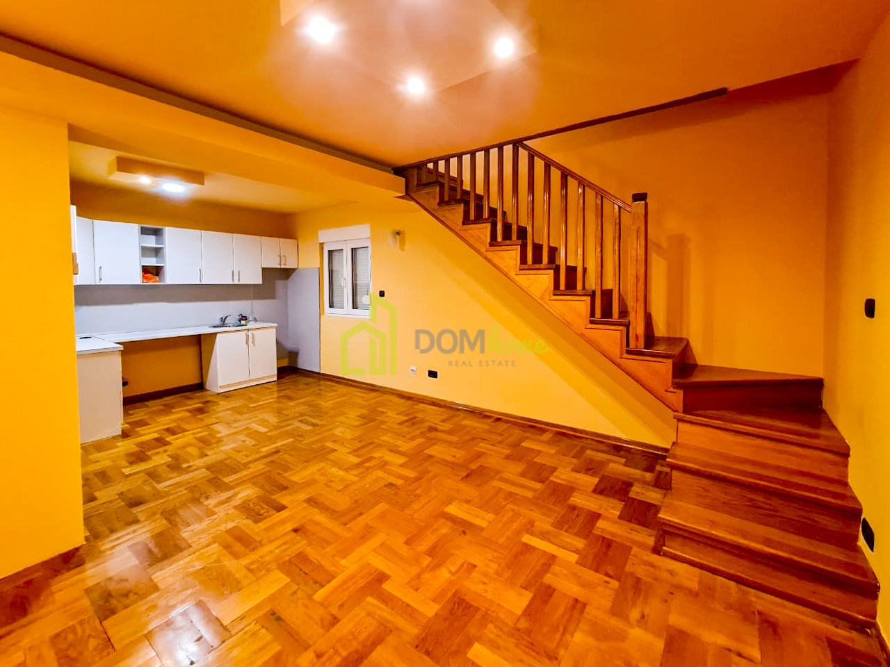 Trosoban duplex stan 100m2, Zagorič - Prodaja, Nenamješten, Klimatizovan, Parking mjesto