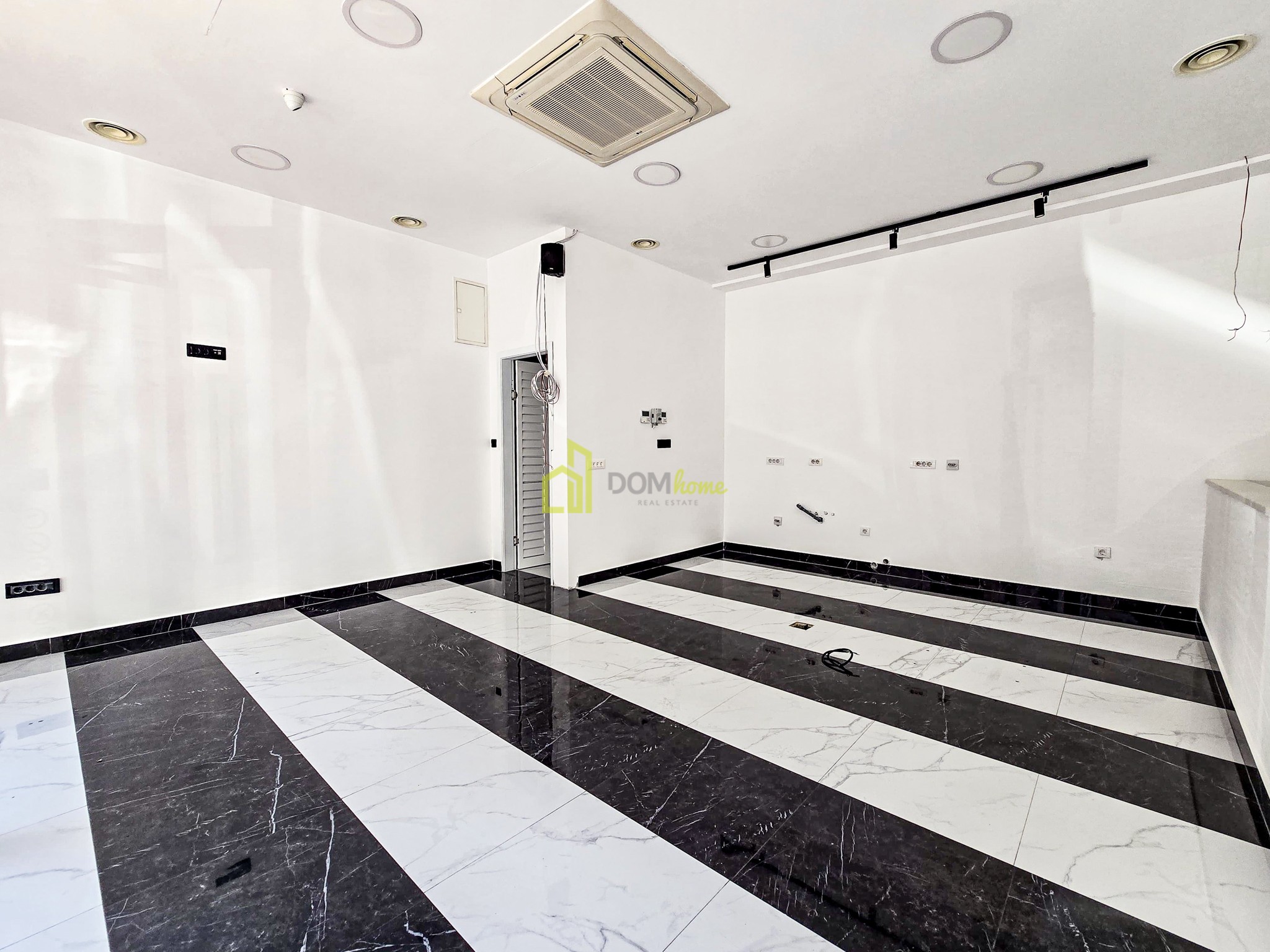 Poslovni prostor 97m², City Kvart - Izdavanje, Sređen, Klimatizovan