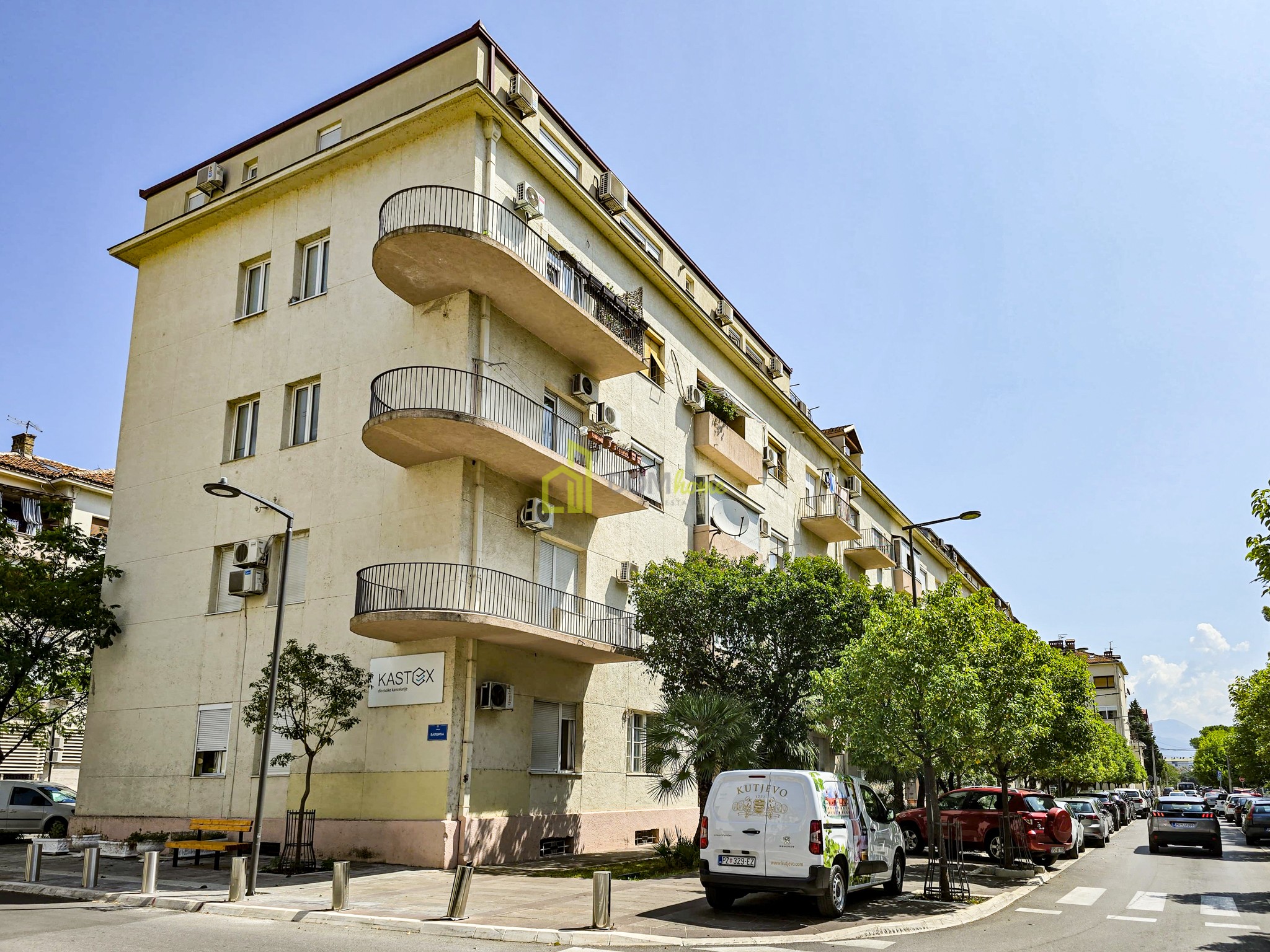 Poslovni prostor 110m², Centar - Izdavanje, Nenamjejšten, Klimatizovan