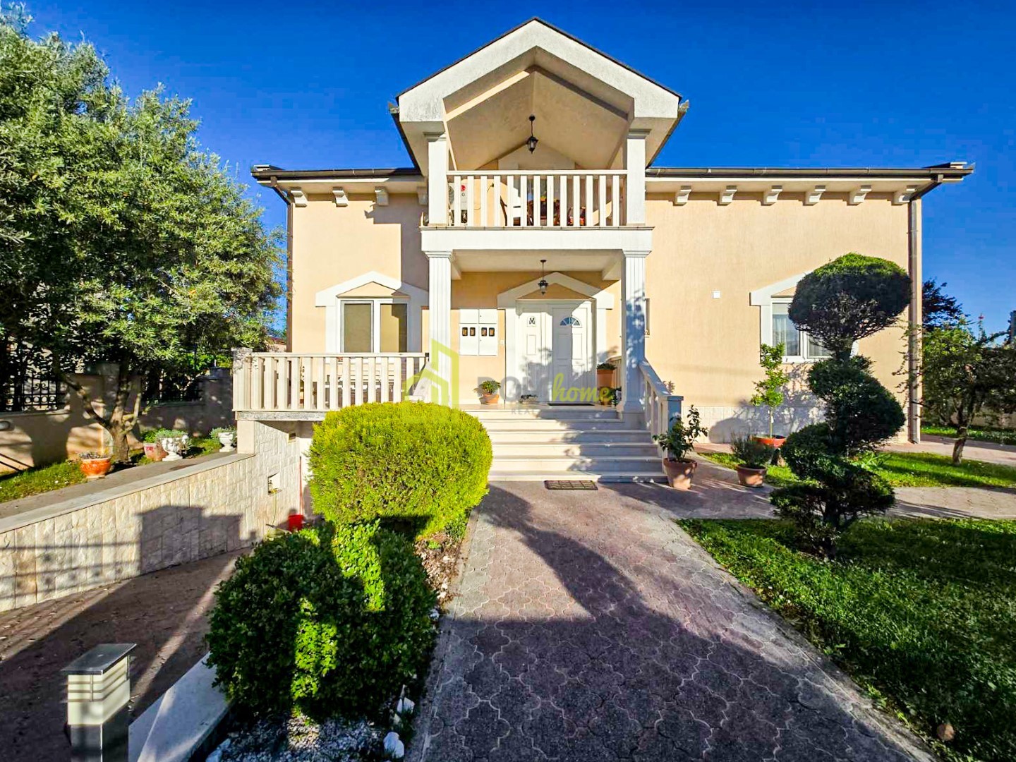 Kuća 356m², Tološi - Prodaja, Namještena, Klimatizovana