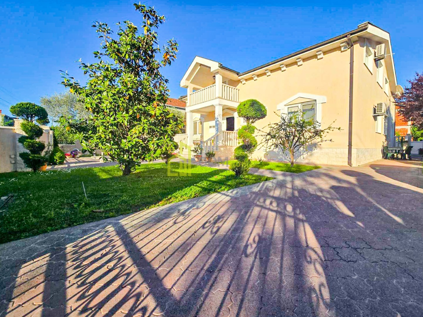 Kuća 356m², Tološi - Izdavanje, Namještena, Klimatizovana