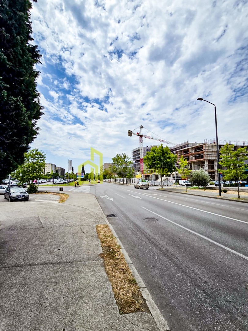 Poslovni prostor 122m², Pobrežje - Izdavanje, Bijela faza, Klimatizovan