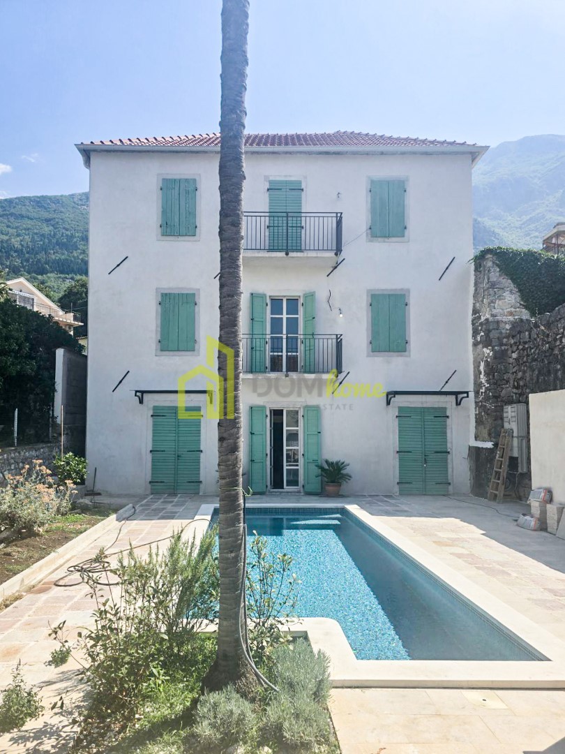 Kuća 180m², Risan - Prodaja, Nenamještena, Bazen, Pogled na more