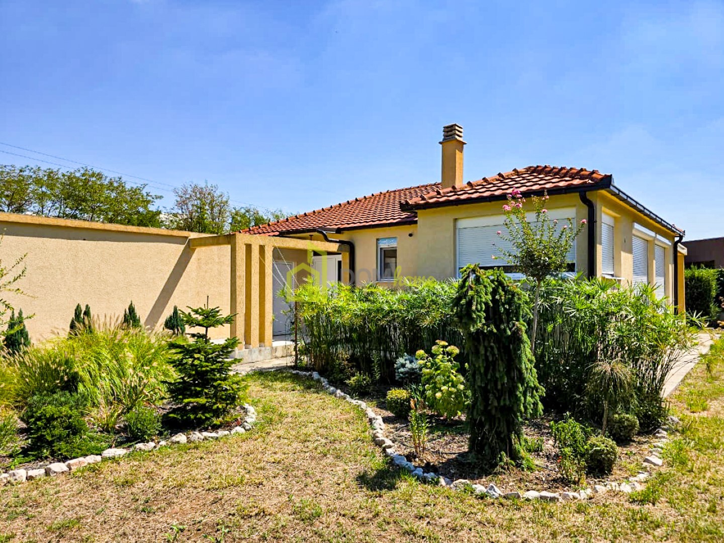 Luksuzna kuća 194m², Tološi - Izdavanje, Namještena, Klimatizovana, Garaža, Bašta