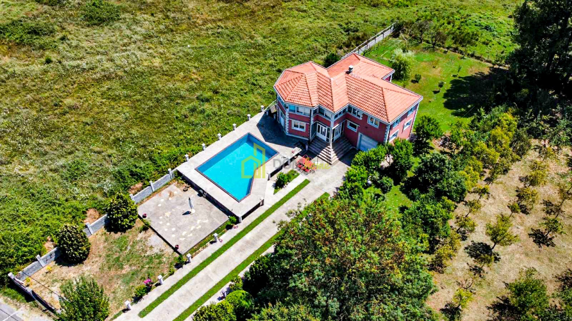 Kuća cca350m², Danilovgrad - Prodaja, Bazen