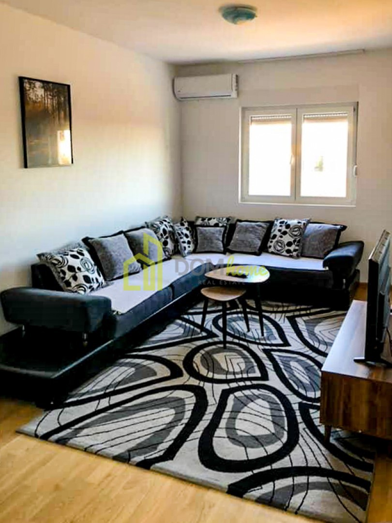 Jednosoban stan 42m², Pobrežje - Izdavanje, Namješten, Klimatizovan, Parking mjesto