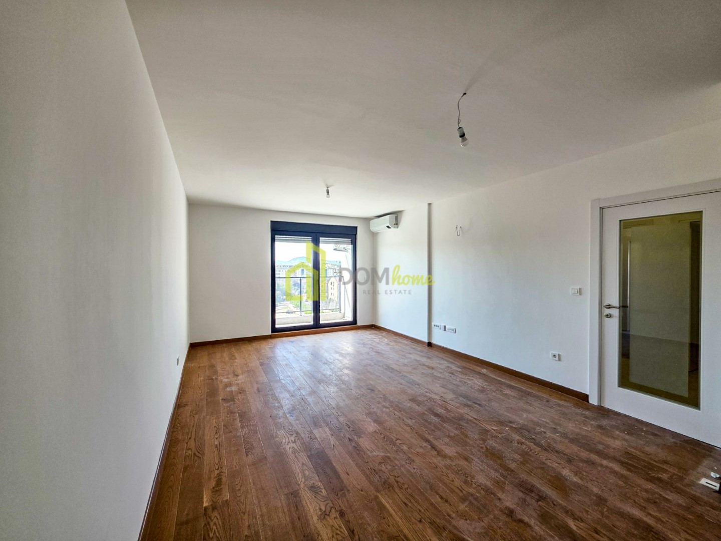 Trosoban stan 101m², Tološka šuma - Izdavanje, Nenamješten, Klimatizovan, Garažno mjesto