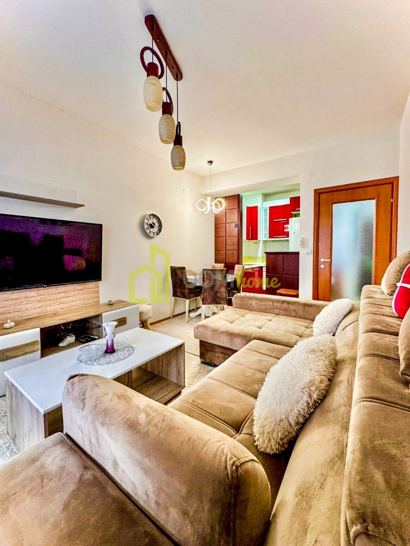 Dvosoban stan 60m², Kod Big Fashion-a - Izdavanje, Namješten, Klimatizovan