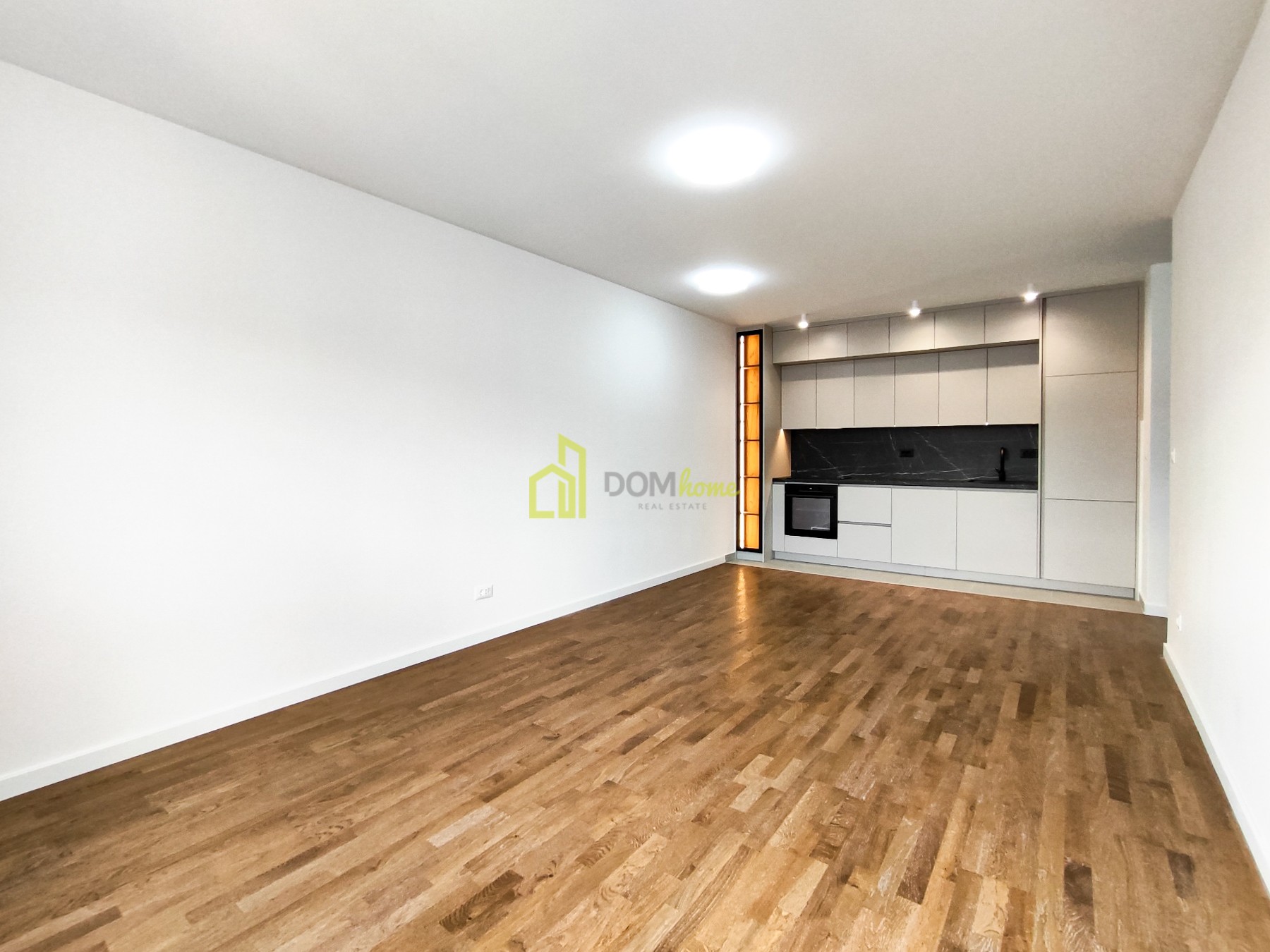 Dvosoban stan 72m2, Stari Aerodrom, Nenamješten, Garažno mjesto