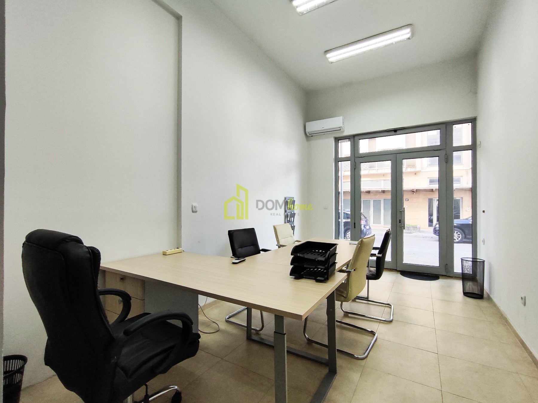 Poslovni prostor 20m2, Tološki apartmani