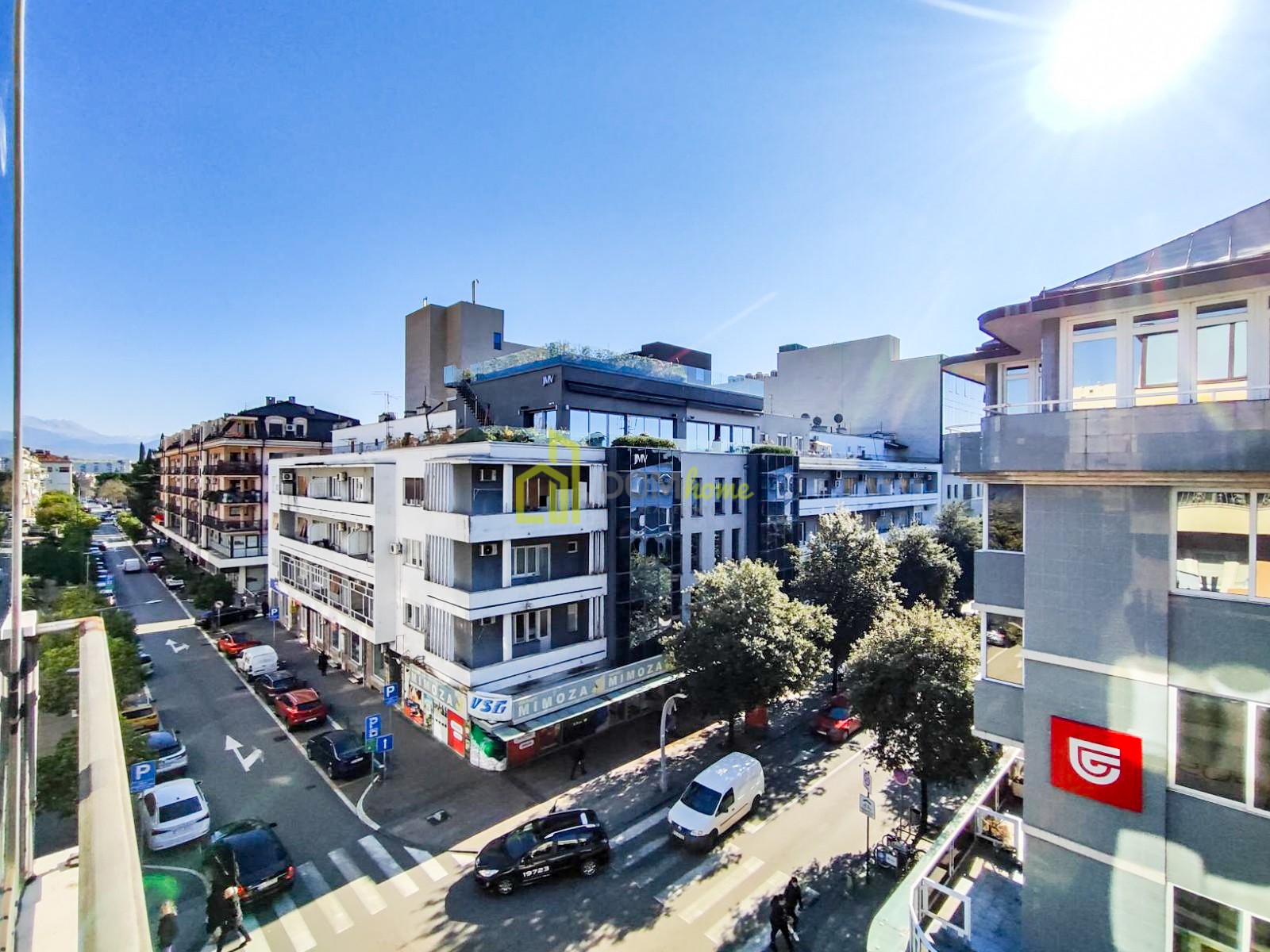 Dvosoban nenamješten stan,  79m2, Centar