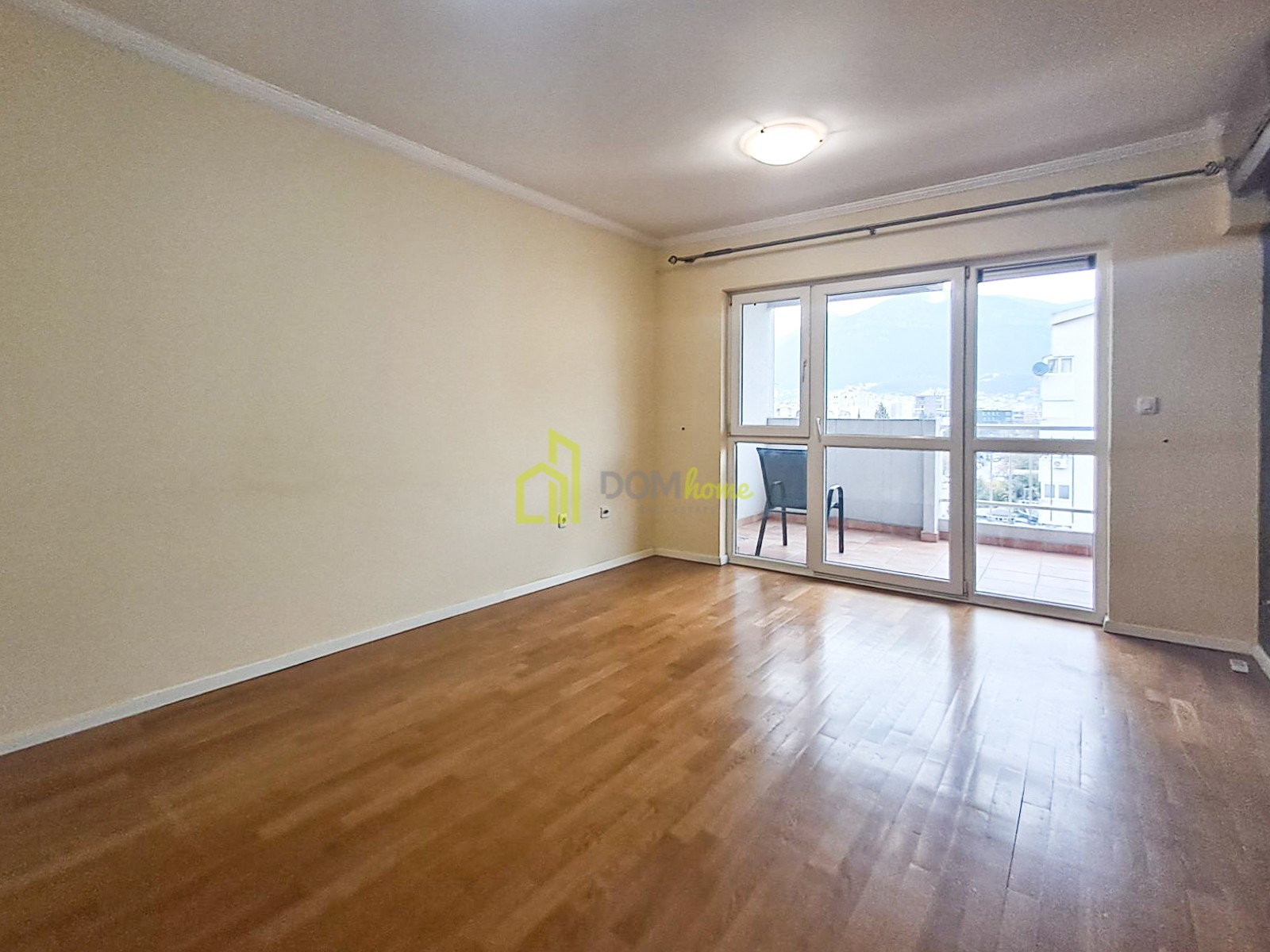 Dvosoban stan 75m2, Centar, Bar