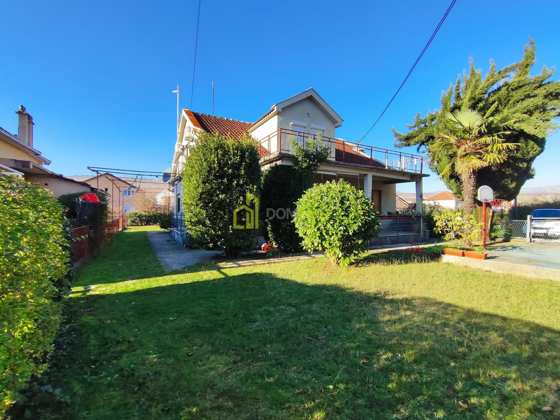 Kuća 250m2, Tološi