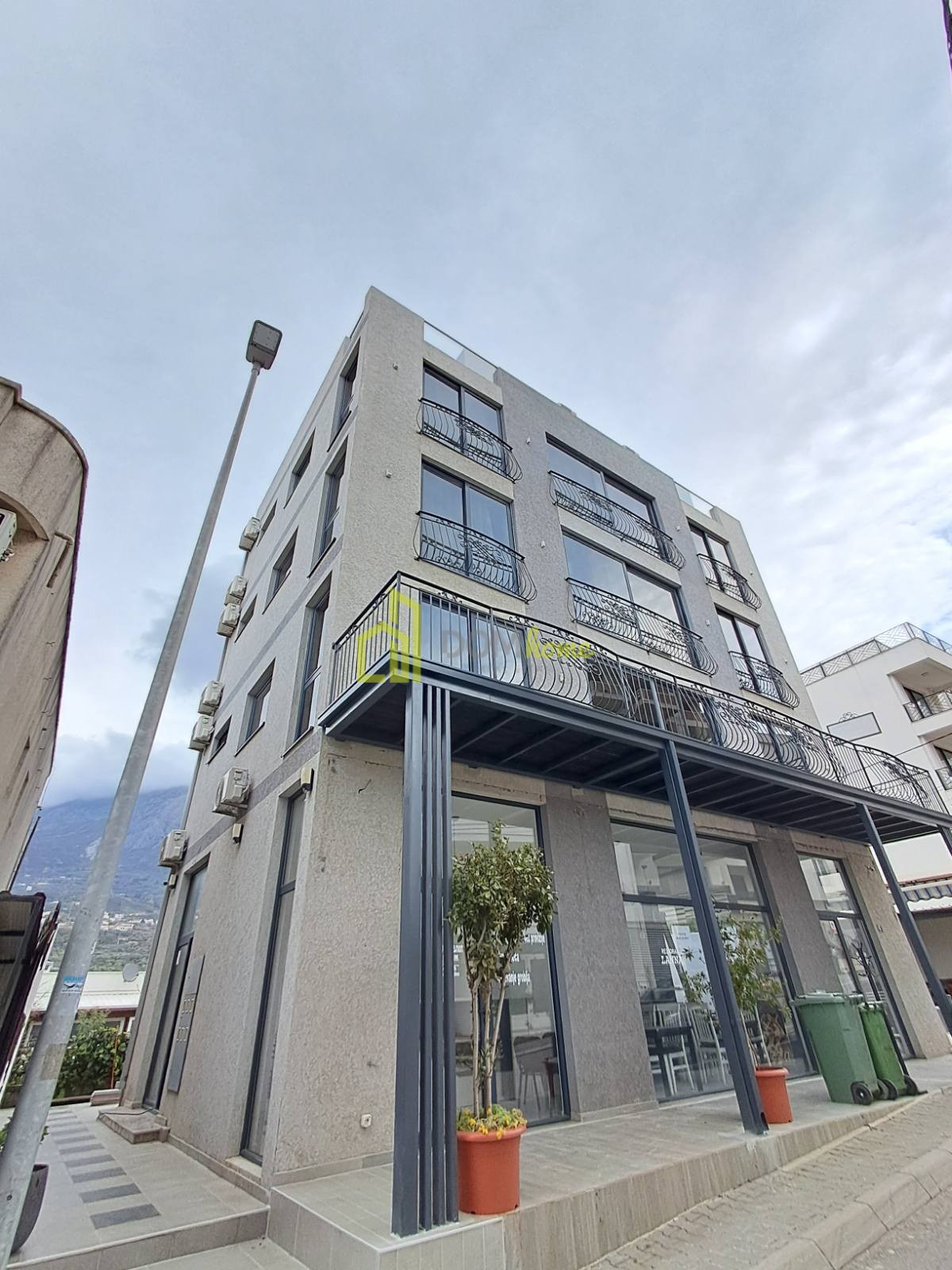 Poslovni prostor 70m2+100m2 terasa, Veliki Pijesak