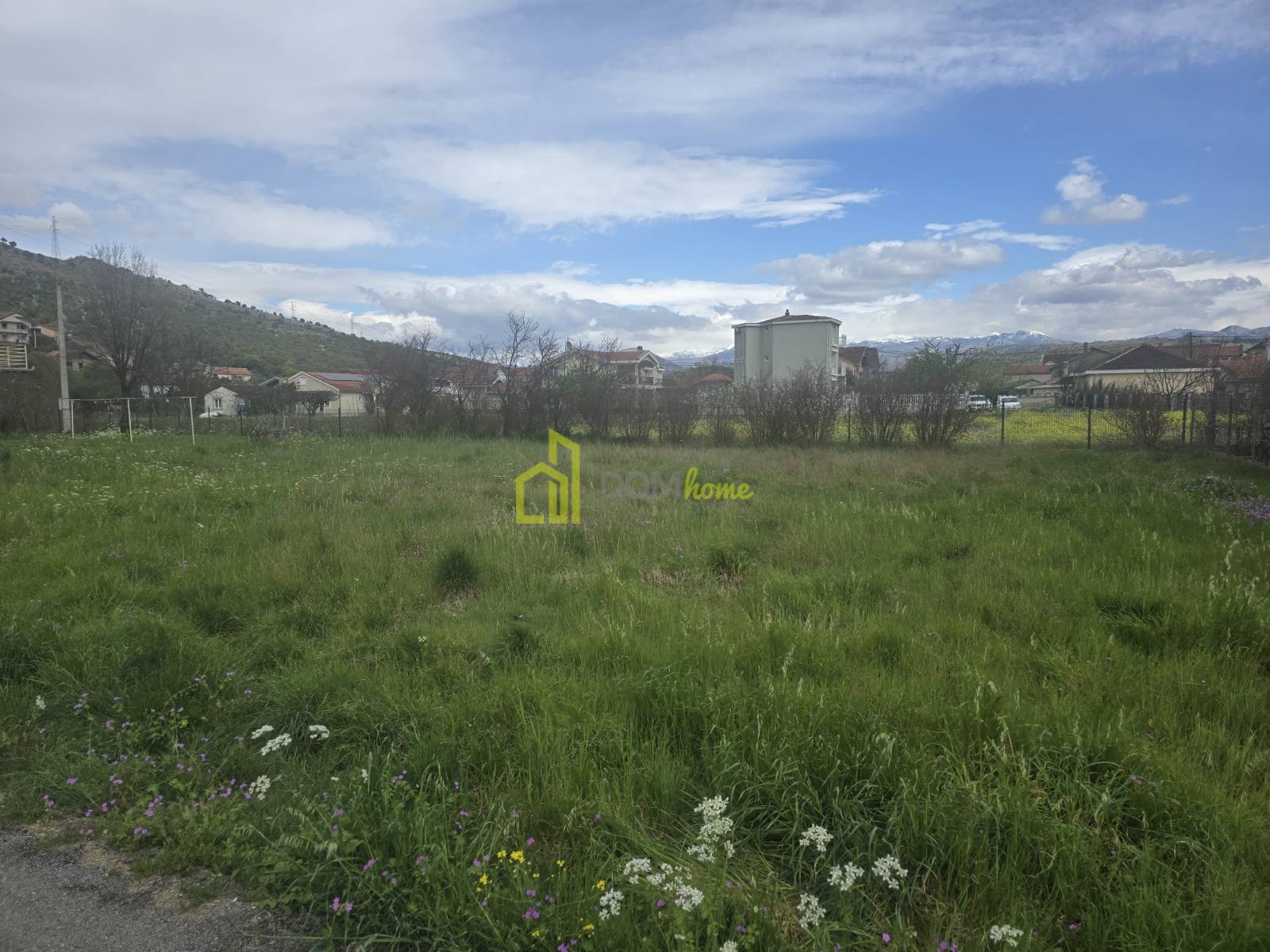 Plac 415m2, Tološi