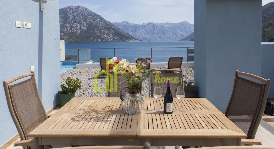 Vila 350m2, Bazen, Sauna, Dvorište, Parking, Morinj