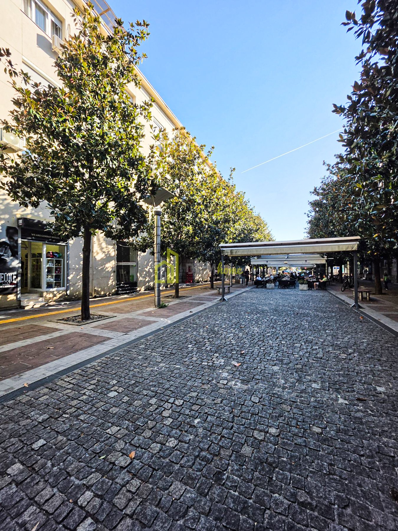 Poslovni prostor, 43 m² + 26 m², Centar